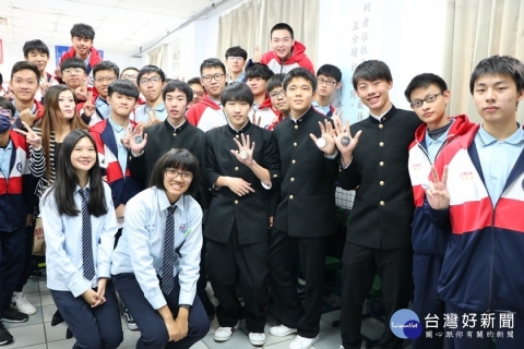 石山高校師生參訪六和高中 體驗台灣傳統文化大佩服